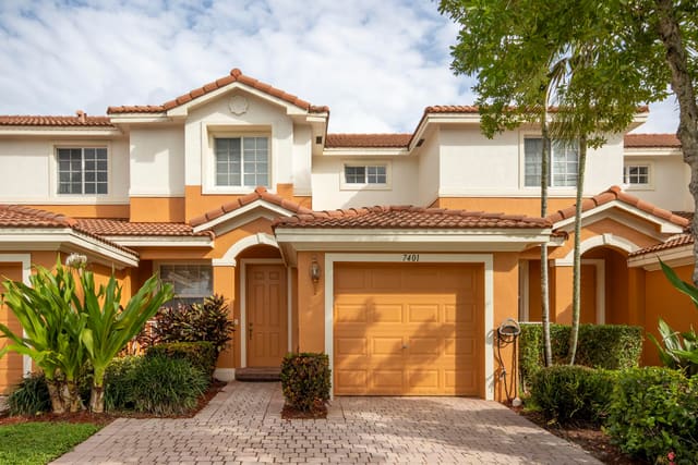 7401 Sarentino Lane 211, Boynton Beach, FL 33437