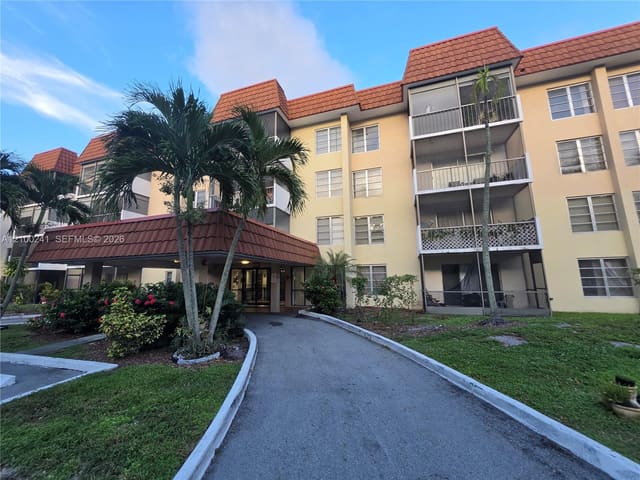 4170 Inverrary Drive 311, Lauderhill, FL 33319