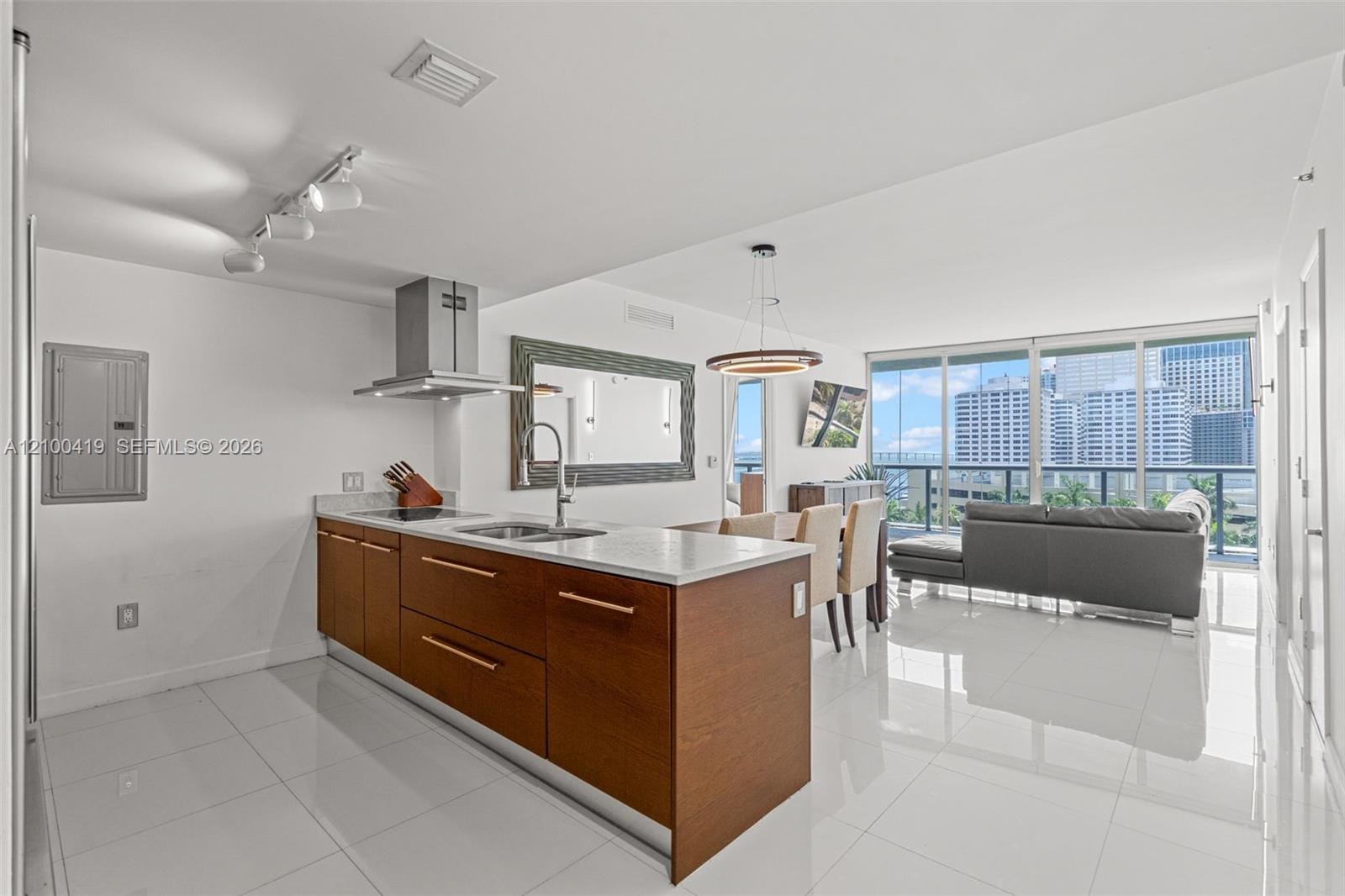 495 Brickell Avenue 905, Miami, FL 33131