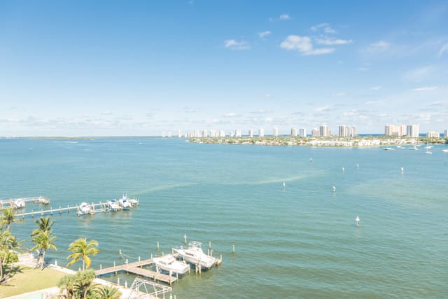 2650 LAKE SHORE Drive 805, Riviera Beach, FL 33404
