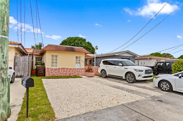 7830 W 8th Avenue, Hialeah, FL 33014