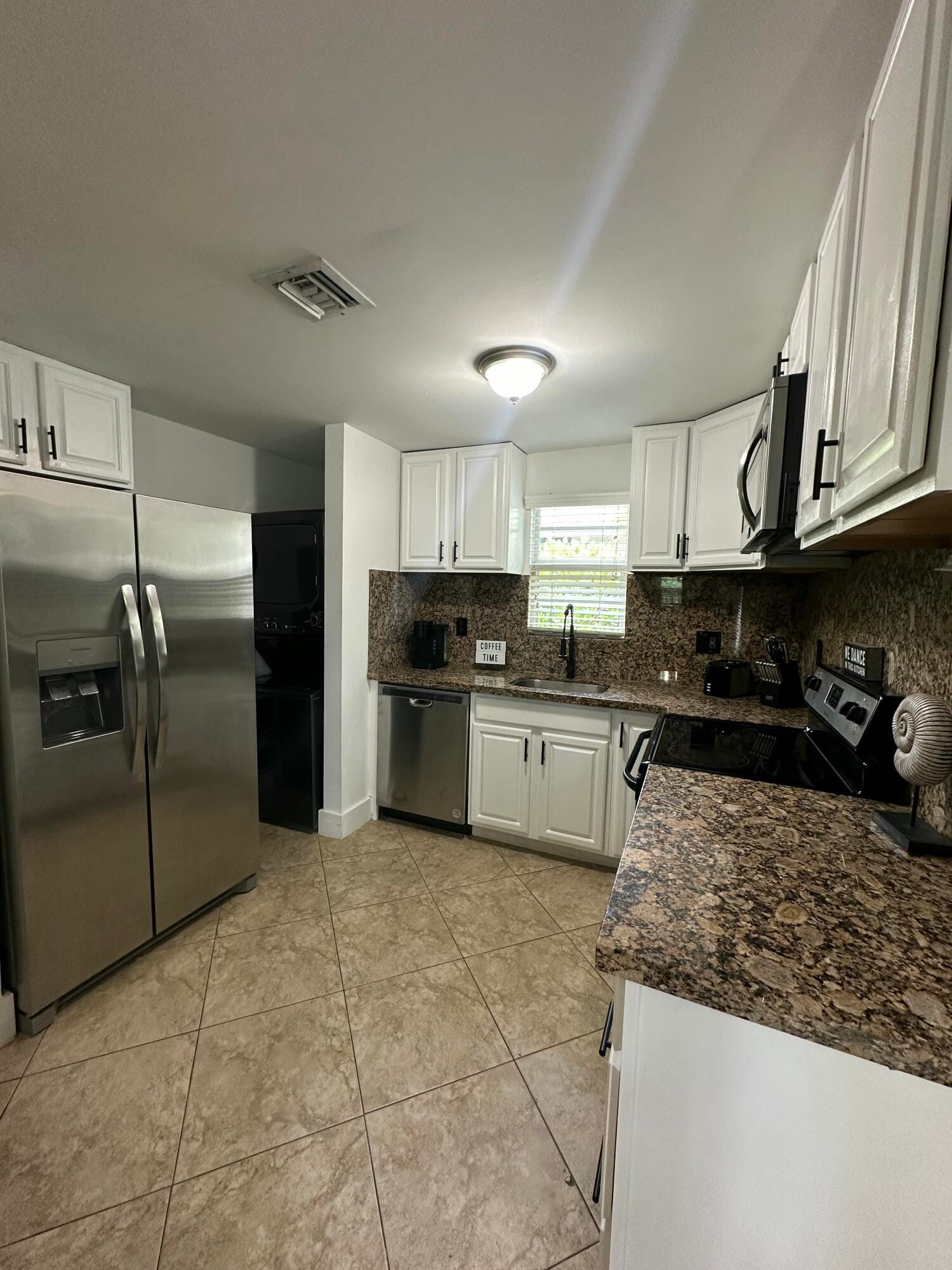 2703 NE 6TH Lane, Wilton Manors, FL 33334 photo 2