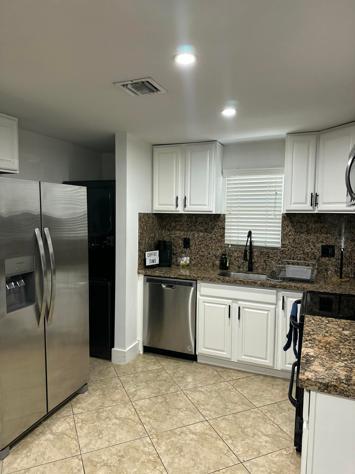 2703 NE 6TH Lane, Wilton Manors, FL 33334 photo 3