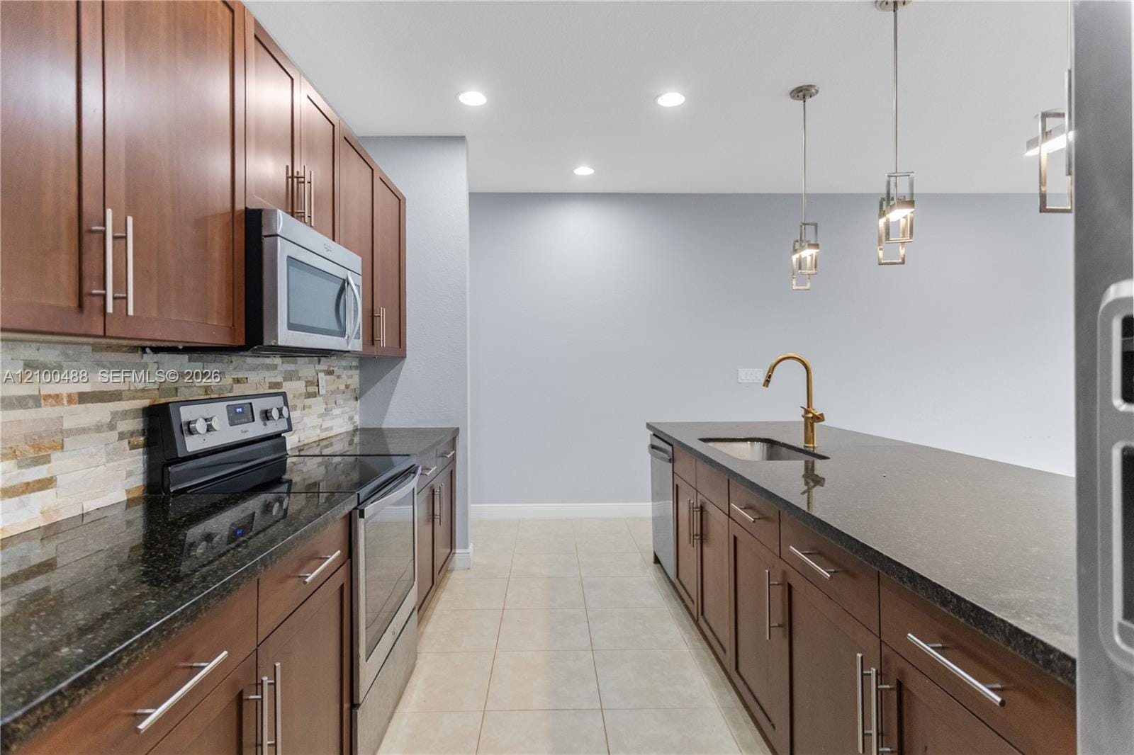 946 SW 147th Avenue 2614 — photo 4