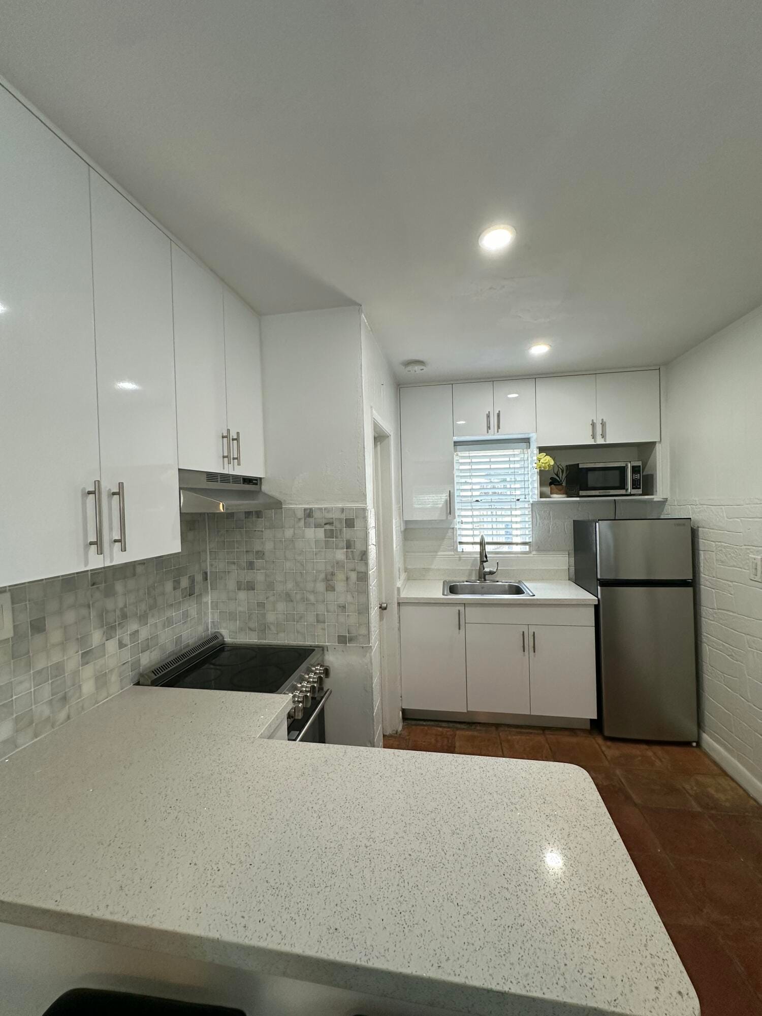 2703 NE 6TH Lane 2, Wilton Manors, FL 33334 photo 3