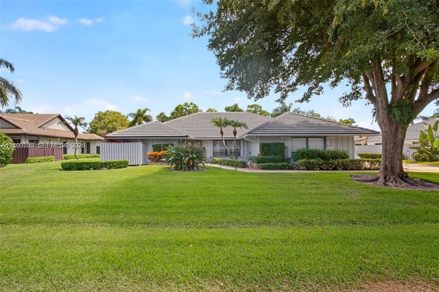 15 W Balfour Road W, Palm Beach Gardens, FL 33418