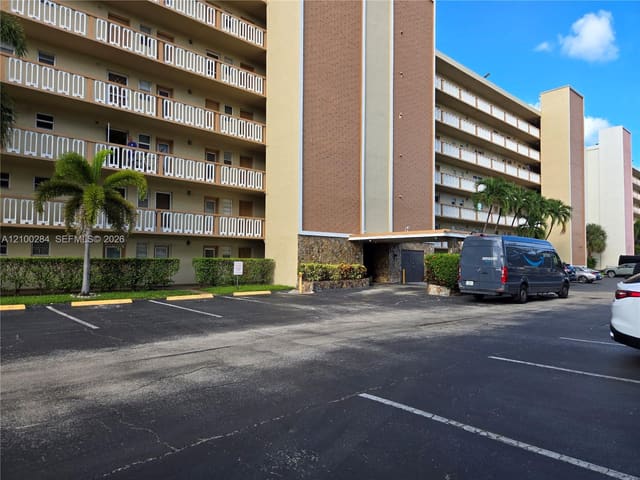 900 NE 12th Avenue 608, Hallandale Beach, FL 33009