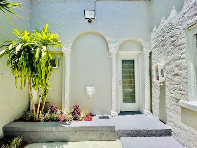 442 SW 10th Avenue 1, Miami, FL 33130