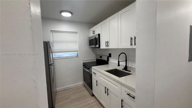 12215 W Dixie Highway 308, North Miami, FL 33161