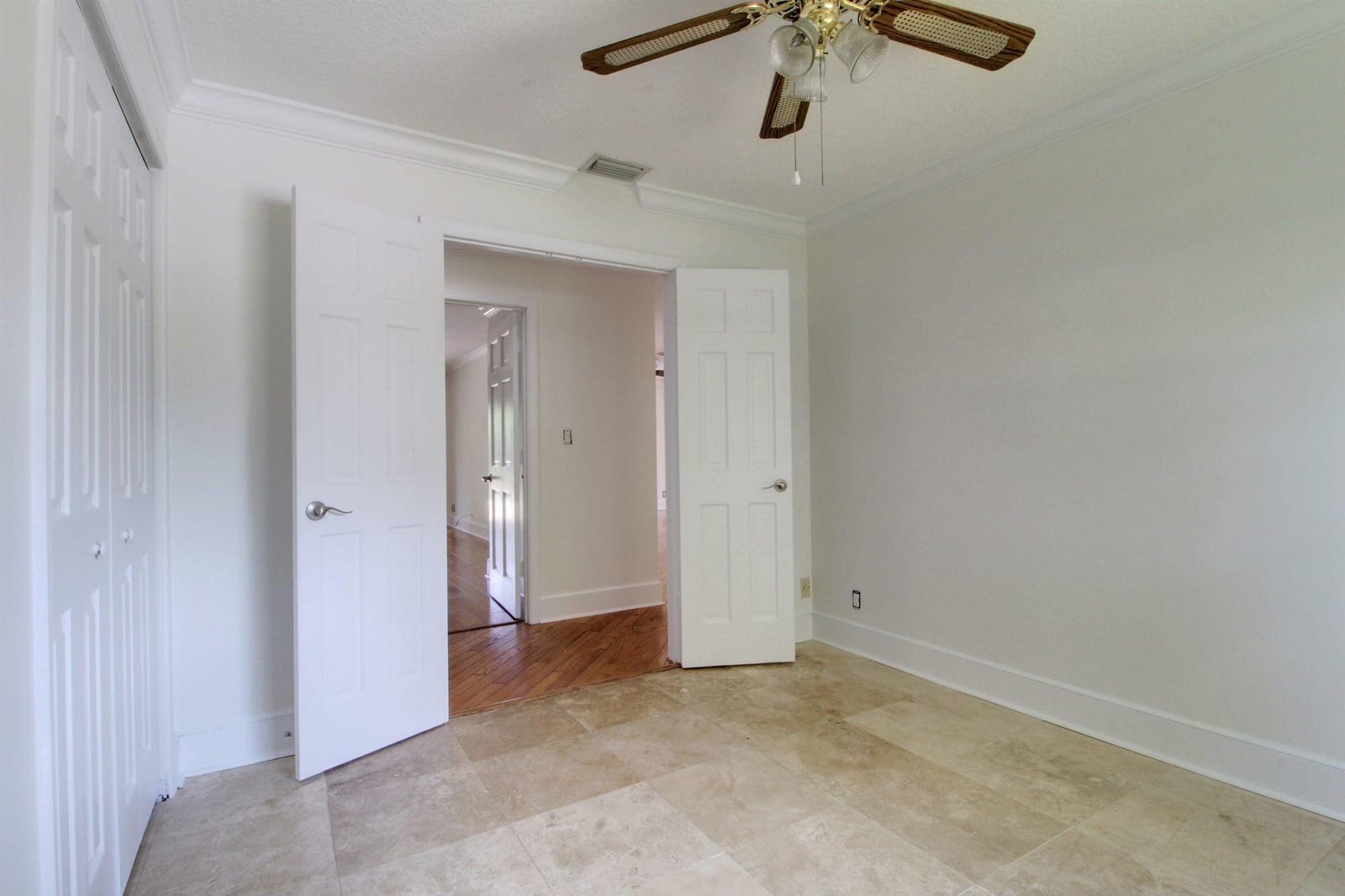 949 GREENSWARD Lane — photo 8