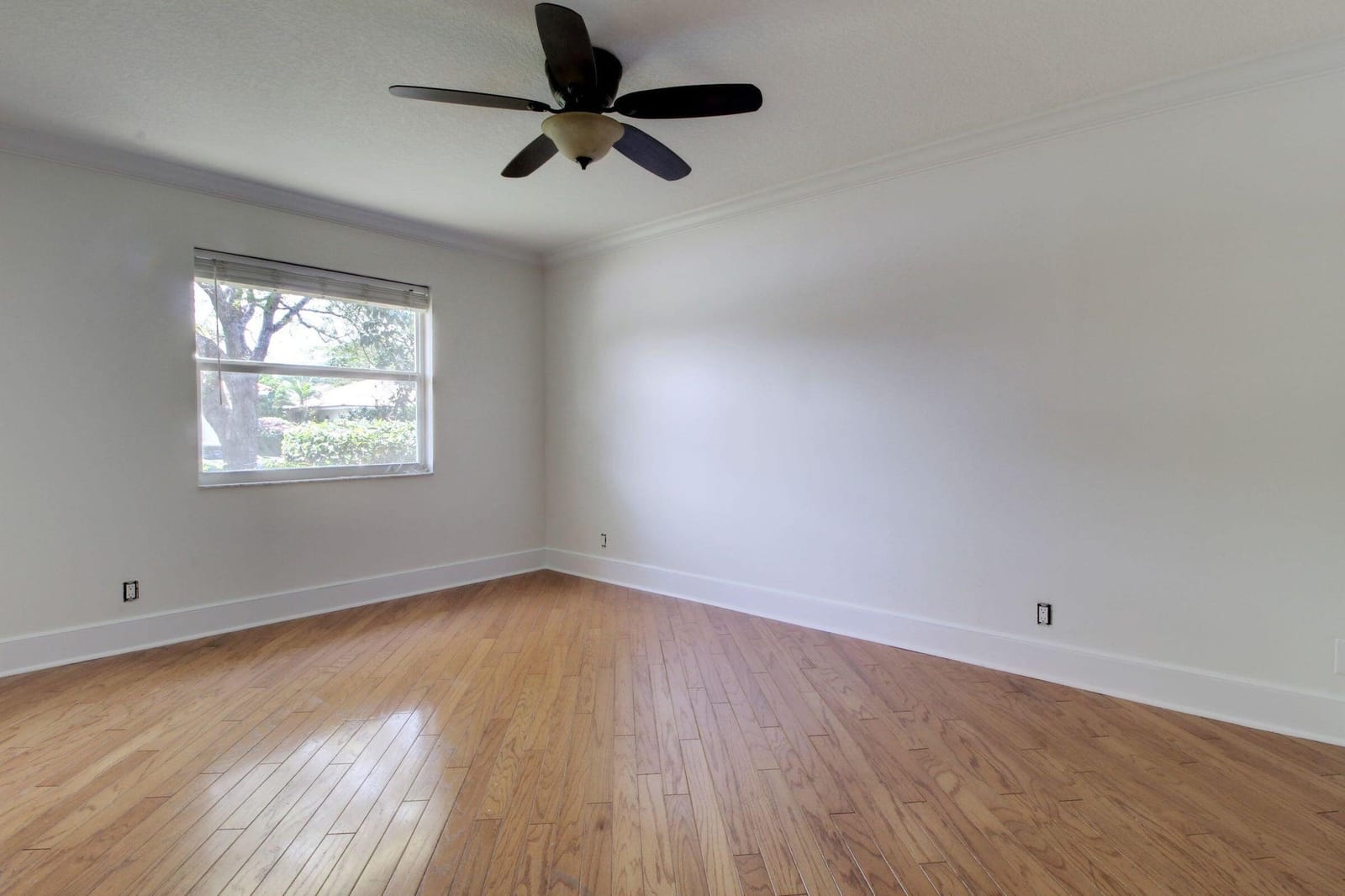 949 GREENSWARD Lane — photo 9