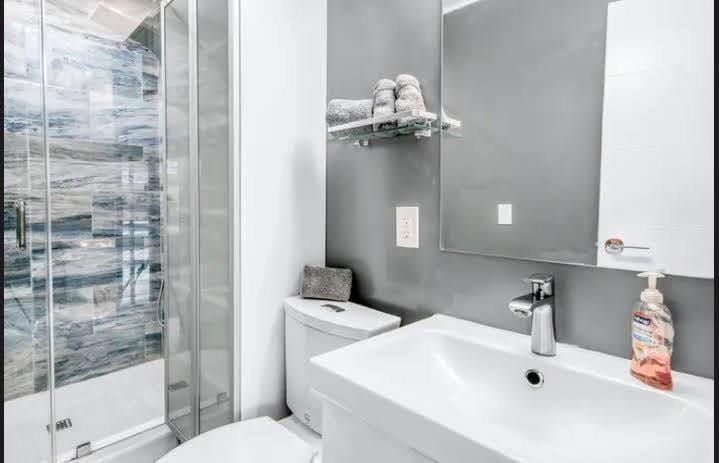 1905 N 45TH Avenue — photo 12