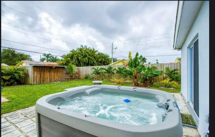 1905 N 45TH Avenue, Hollywood, FL 33021 photo 14