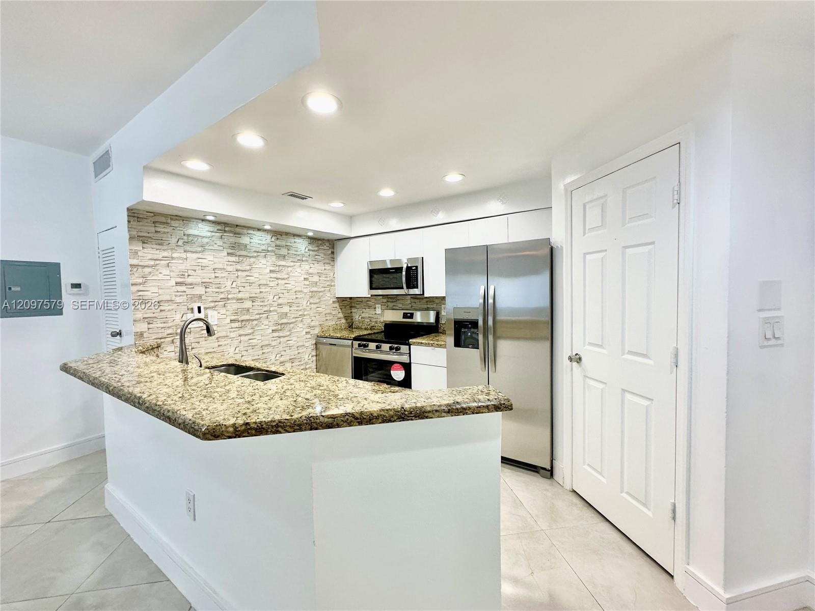 2550 SW 18th Terrace 1802, Fort Lauderdale, FL 33315 photo 3