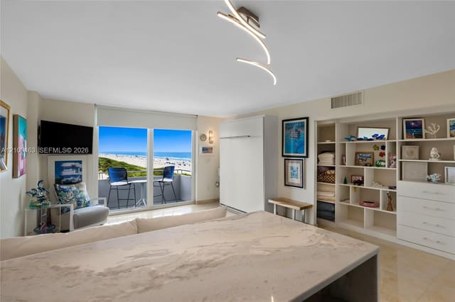 465 Ocean Drive 718, Miami Beach, FL 33139