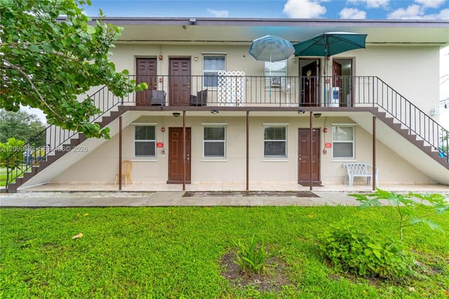 17010 SW 100th Avenue, Miami, FL 33157