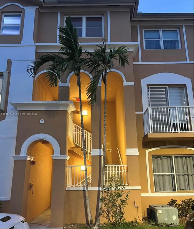 17800 NW 73rd Avenue 205-21, Hialeah, FL 33015