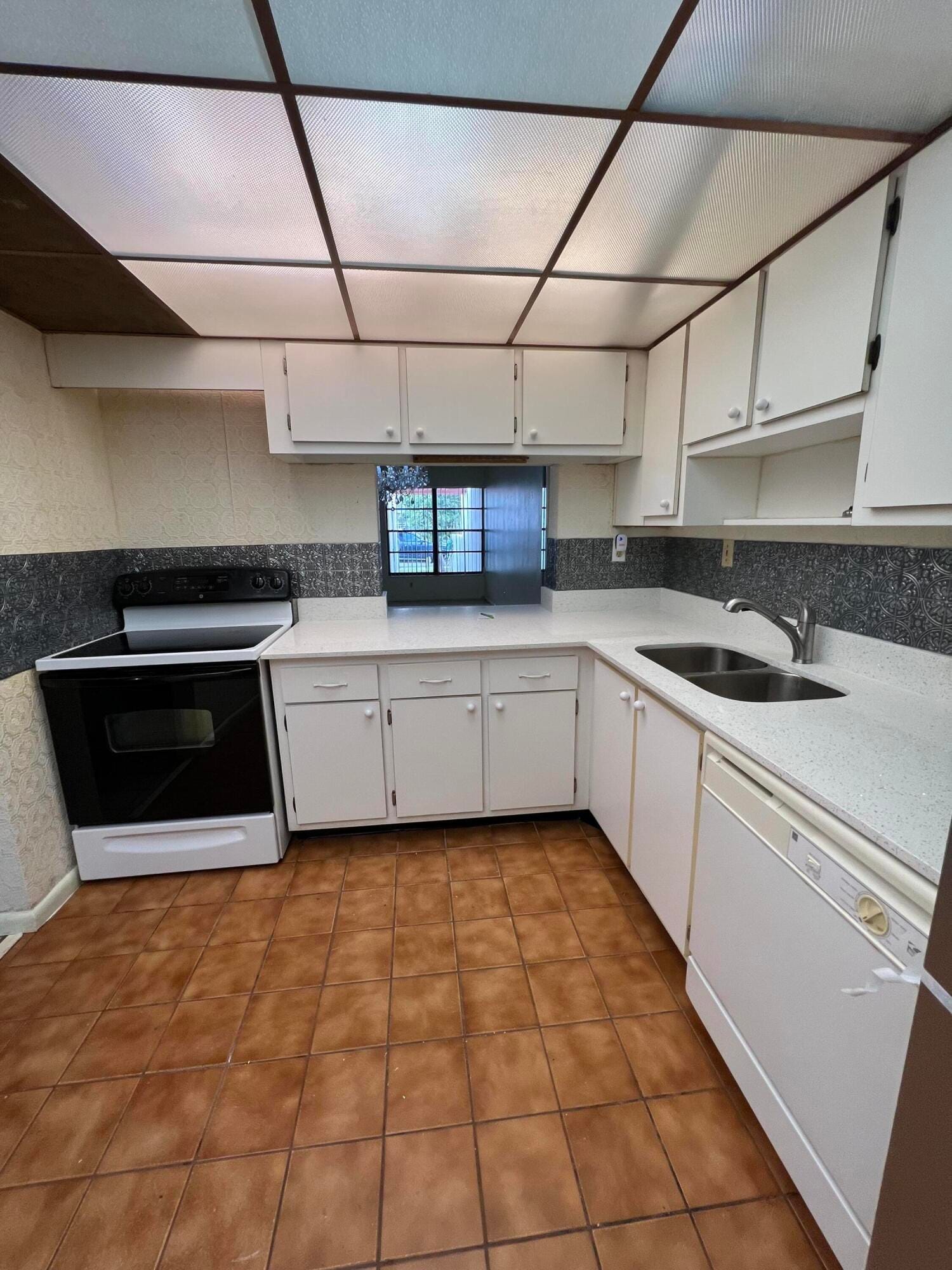 6625 RACQUET CLUB Drive 155, Lauderhill, FL 33319 photo 12