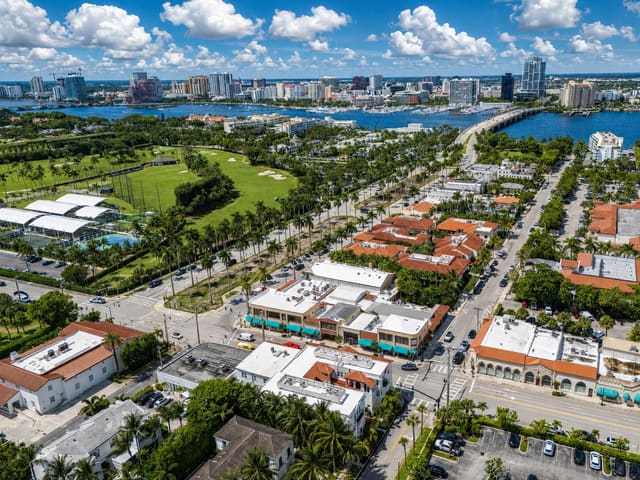 184 SUNSET Avenue 102, Palm Beach, FL 33480