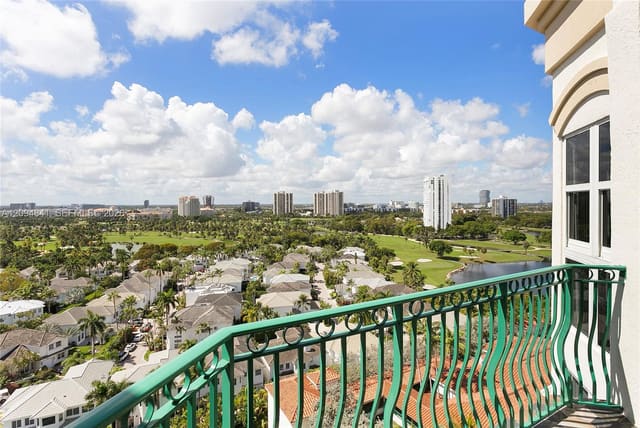 19900 E Country Club Drive TS08, Aventura, FL 33180