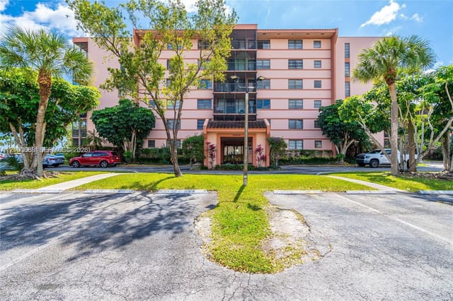 20850 San Simeon Way 106-5, Miami, FL 33179