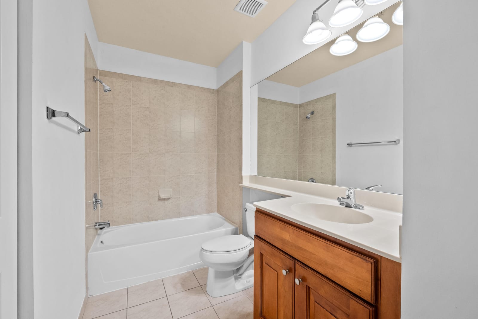 3500 Oaks Clubhouse Drive Apt 109, Pompano Beach, FL 33069 photo 12