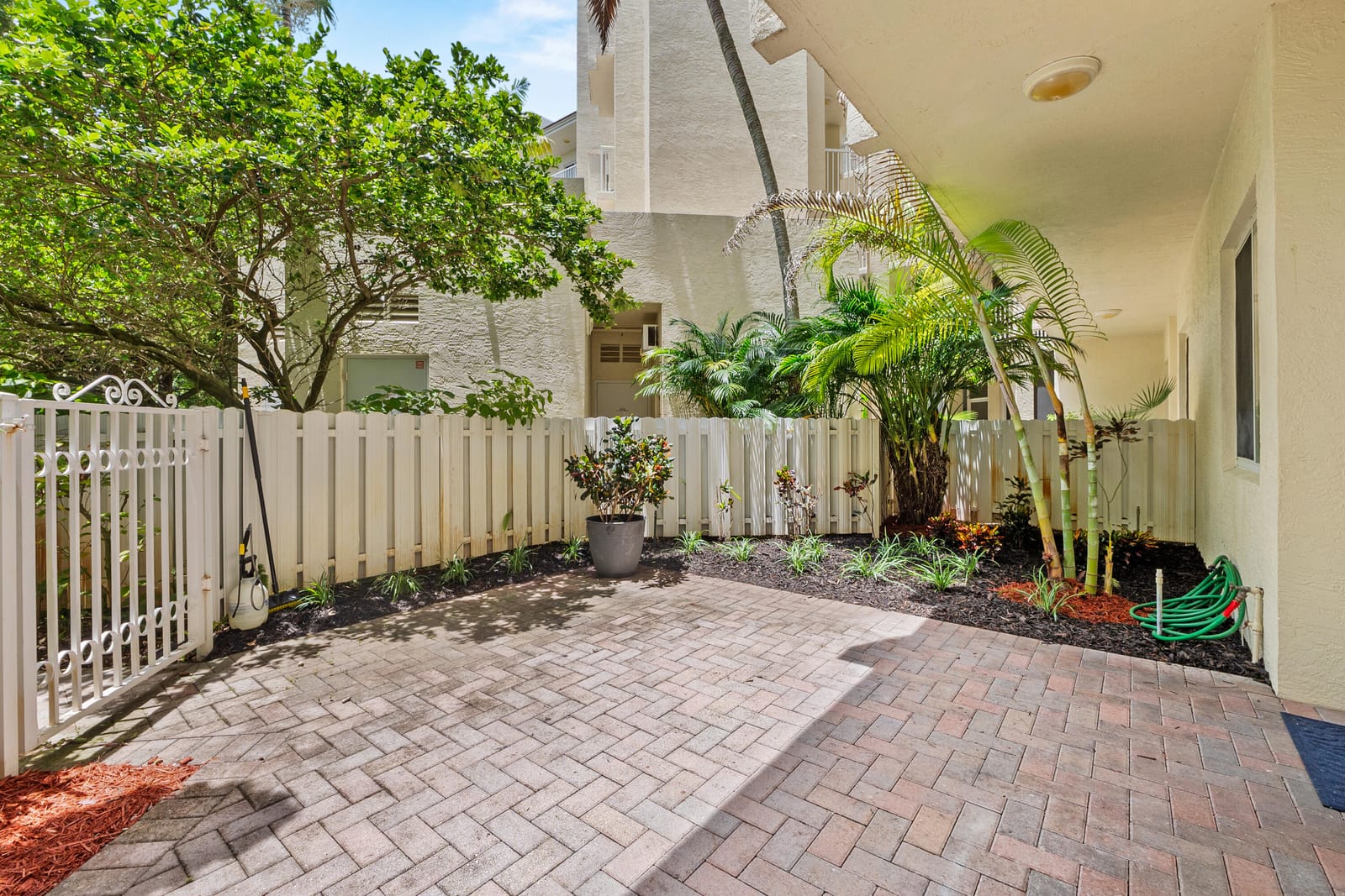3500 Oaks Clubhouse Drive Apt 109, Pompano Beach, FL 33069 photo 18