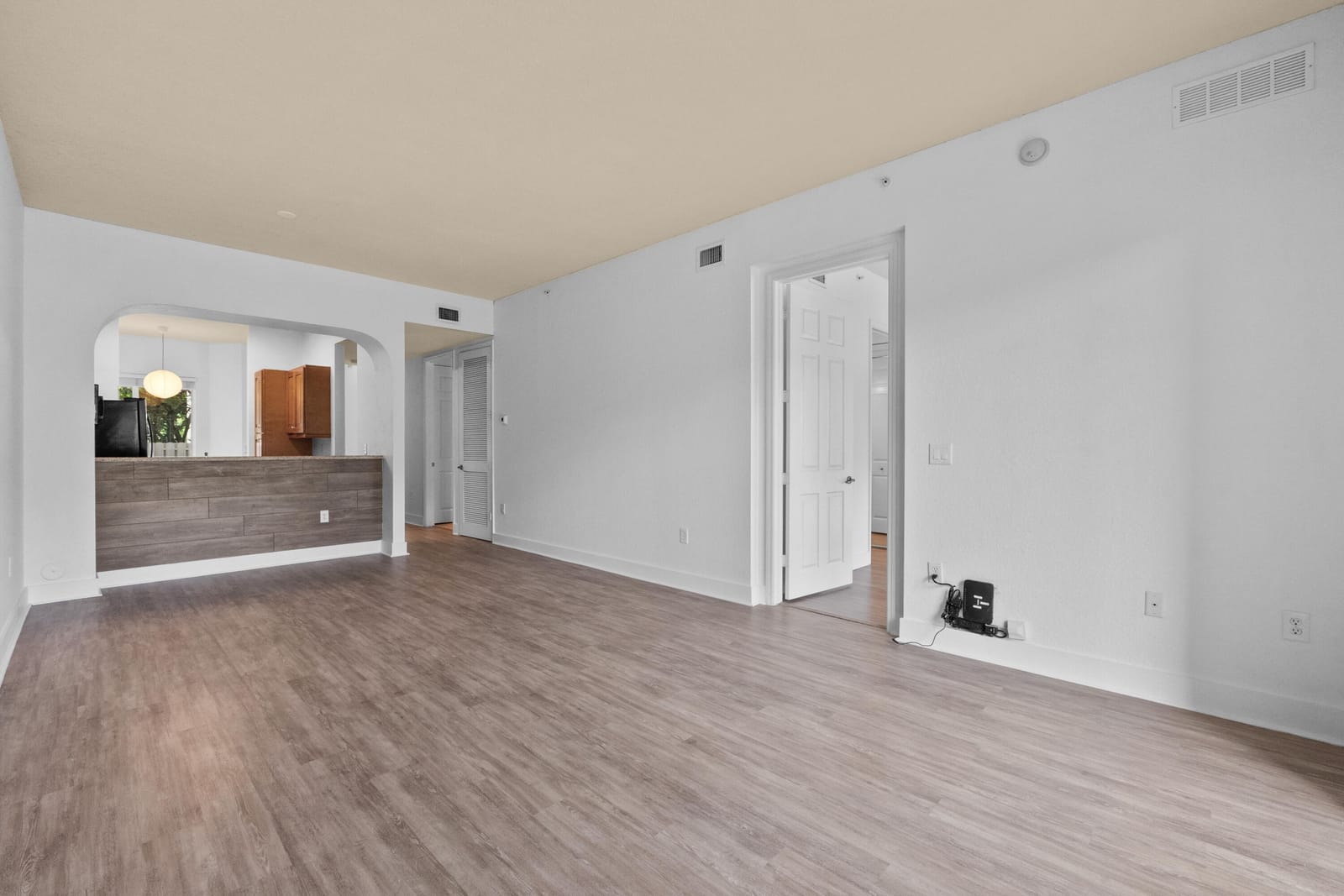 3500 Oaks Clubhouse Drive Apt 109, Pompano Beach, FL 33069 photo 3