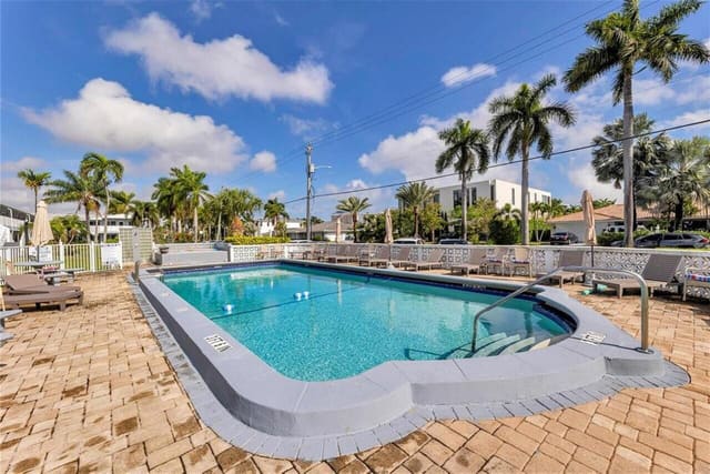600 LAYNE Boulevard 211, Hallandale Beach, FL 33009