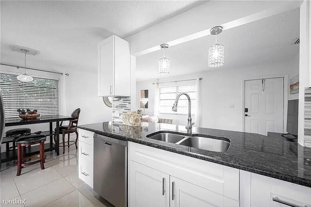 1607 NE 15TH Avenue 2, Fort Lauderdale, FL 33305 photo 2