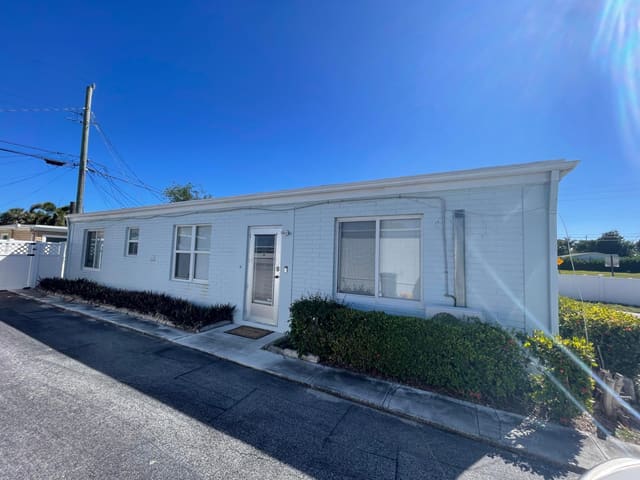 2023 S SUZANNE Circle 1, North Palm Beach, FL 33408