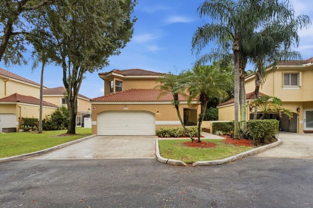 11375 Lakeview Drive 68-U, Coral Springs, FL 33071