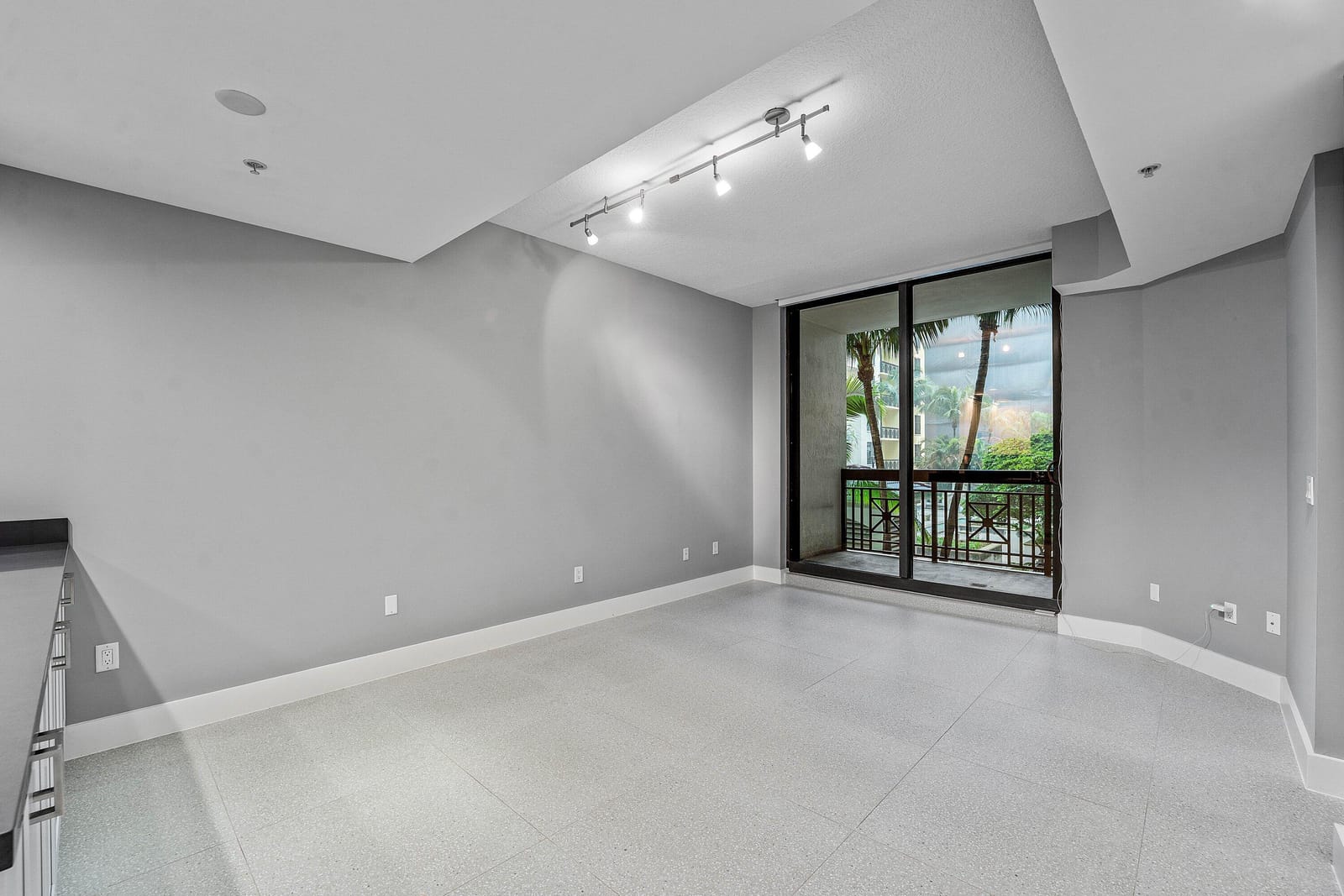 801 S Olive Avenue Unit 820, West Palm Beach, FL 33401 photo 13
