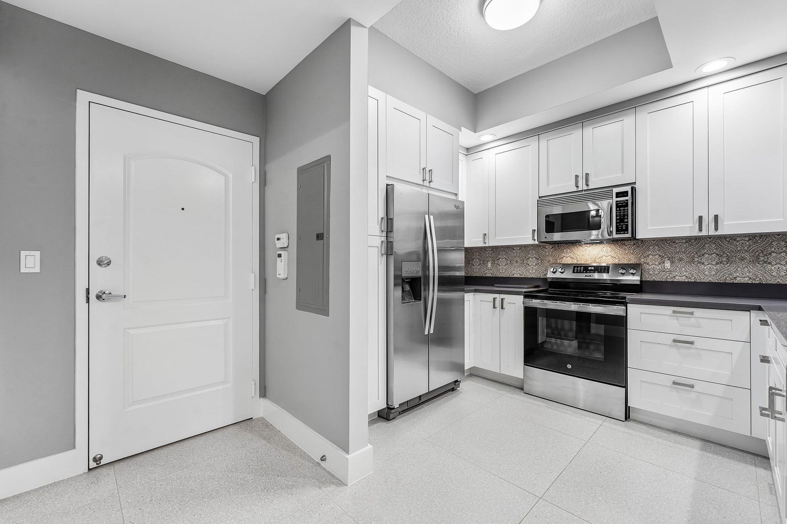 801 S Olive Avenue Unit 820 — photo 3