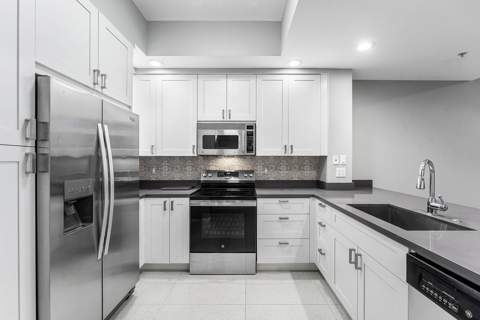 801 S Olive Avenue Unit 820 — photo 4