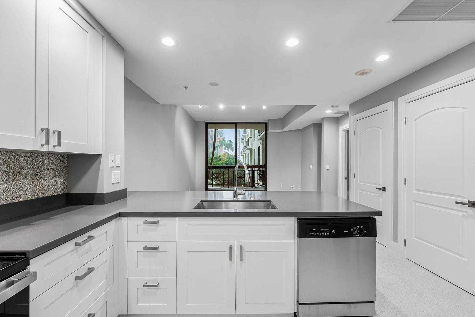 801 S Olive Avenue Unit 820 — photo 6