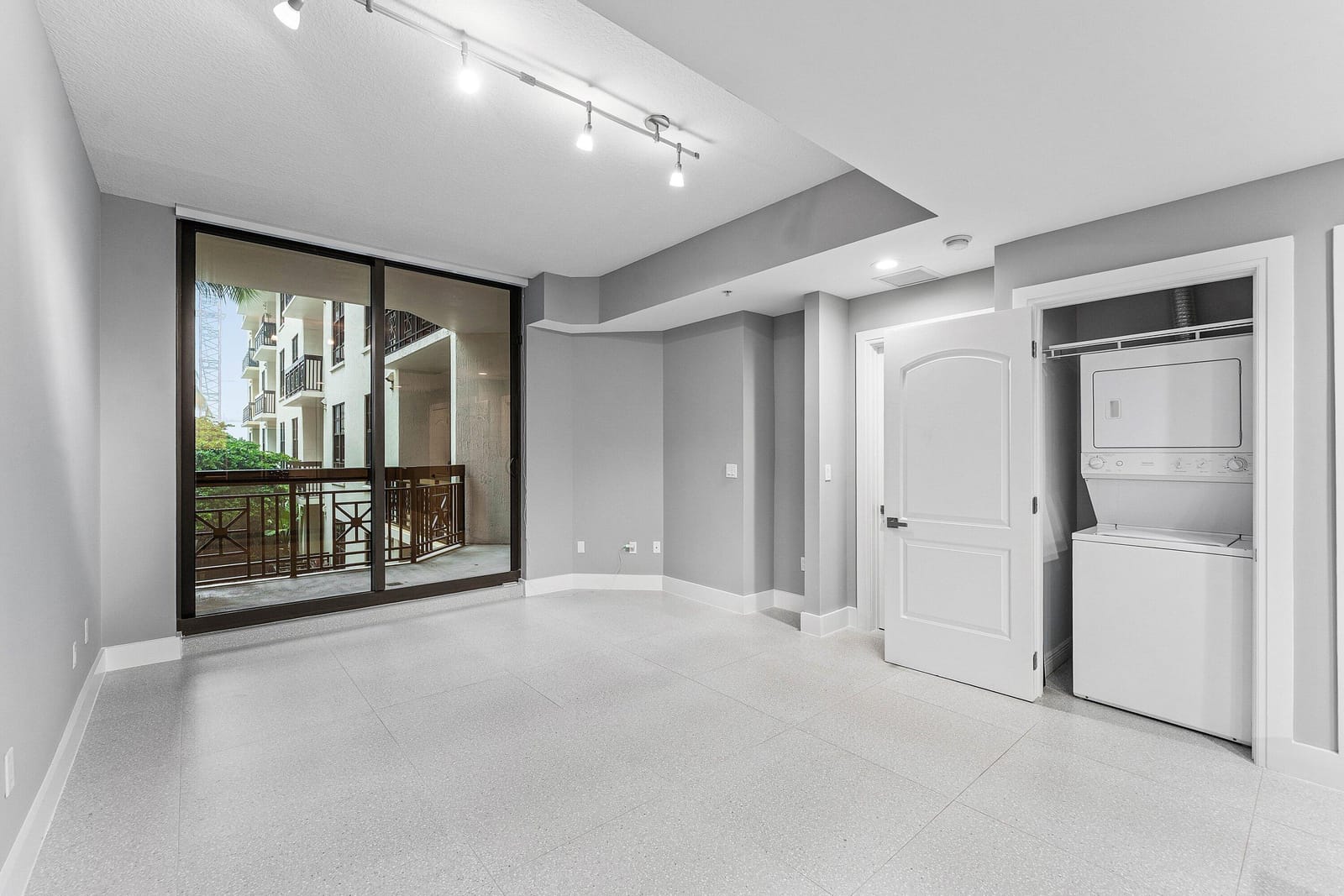 801 S Olive Avenue Unit 820 — photo 8