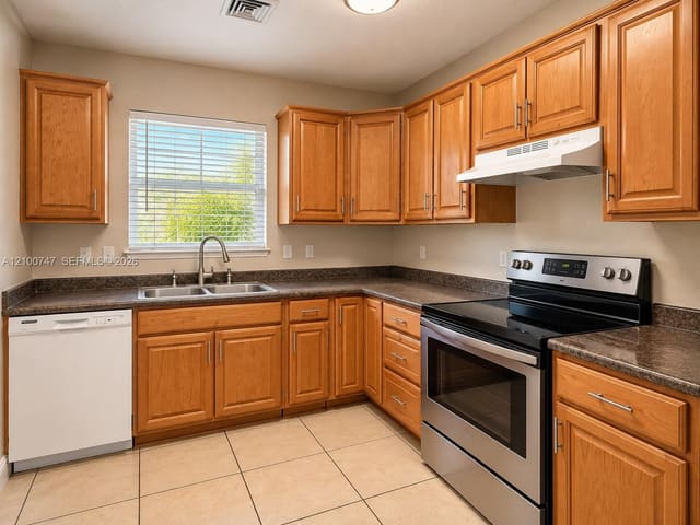 2832 Fillmore Street 21, Hollywood, FL 33020