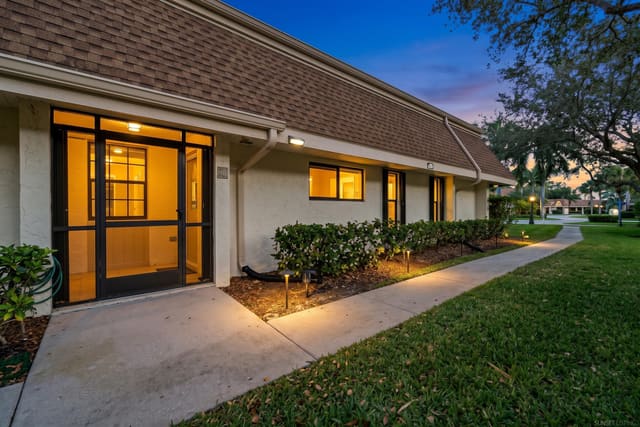 109 Half Moon Circle C, Jupiter, FL 33458