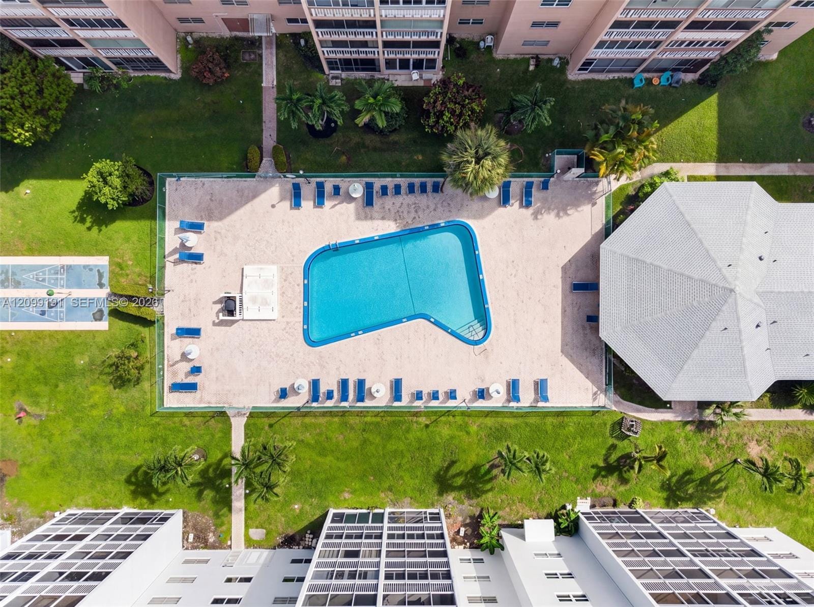 320 NE 12th Avenue 703, Hallandale Beach, FL 33009 photo 6