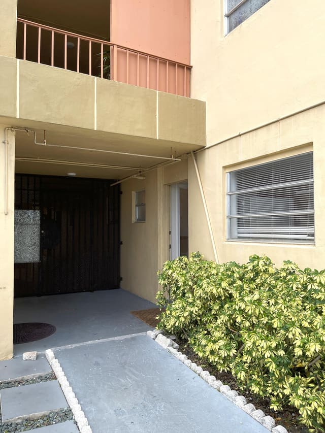 16400 NE 17TH Avenue 108, North Miami Beach, FL 33162