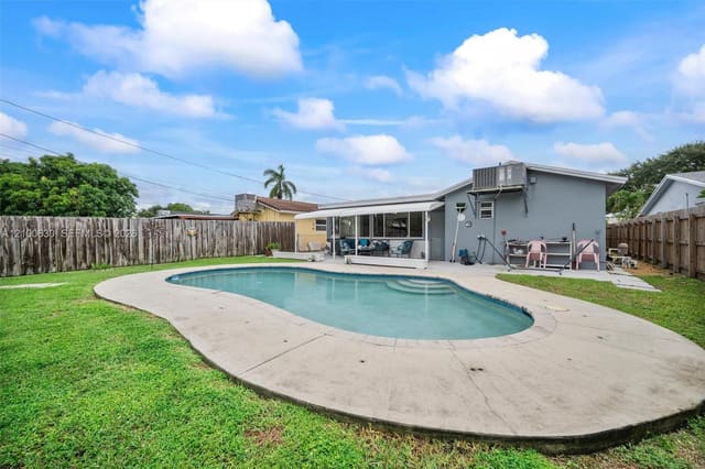 540 S Rainbow Drive, Hollywood, FL 33021