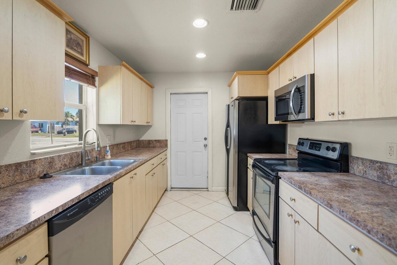 2241 NW 3RD Street, Pompano Beach, FL 33069 photo 6
