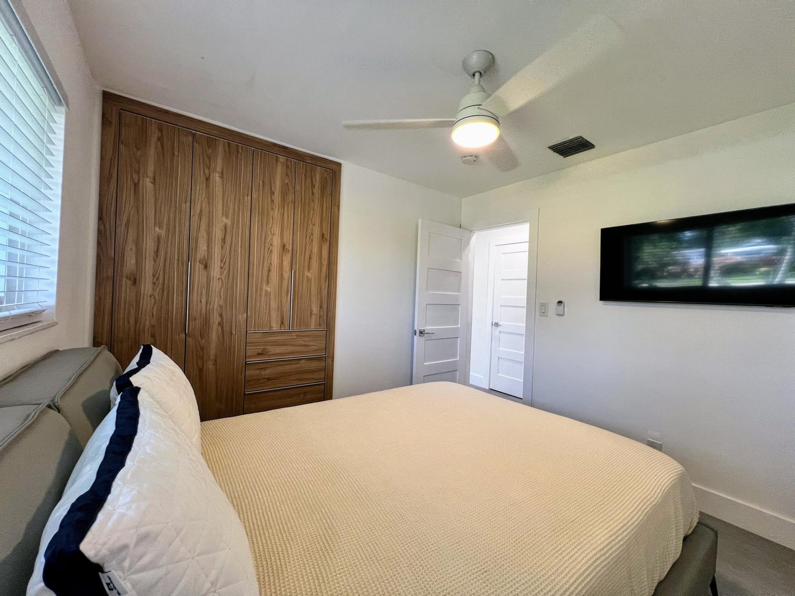 317 NW 26TH Court, Wilton Manors, FL 33311 photo 22