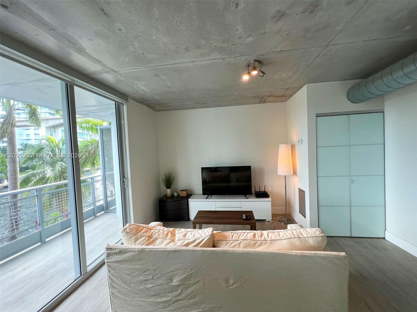 690 SW 1st Court 305, Miami, FL 33130 photo 4
