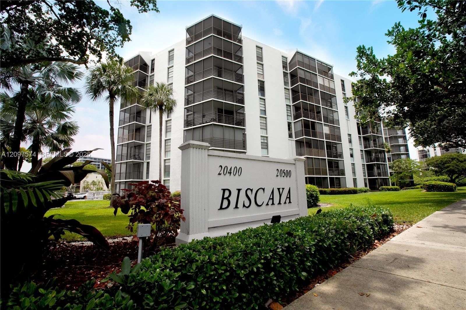 20500 W Country Club Drive 714, Aventura, FL 33180