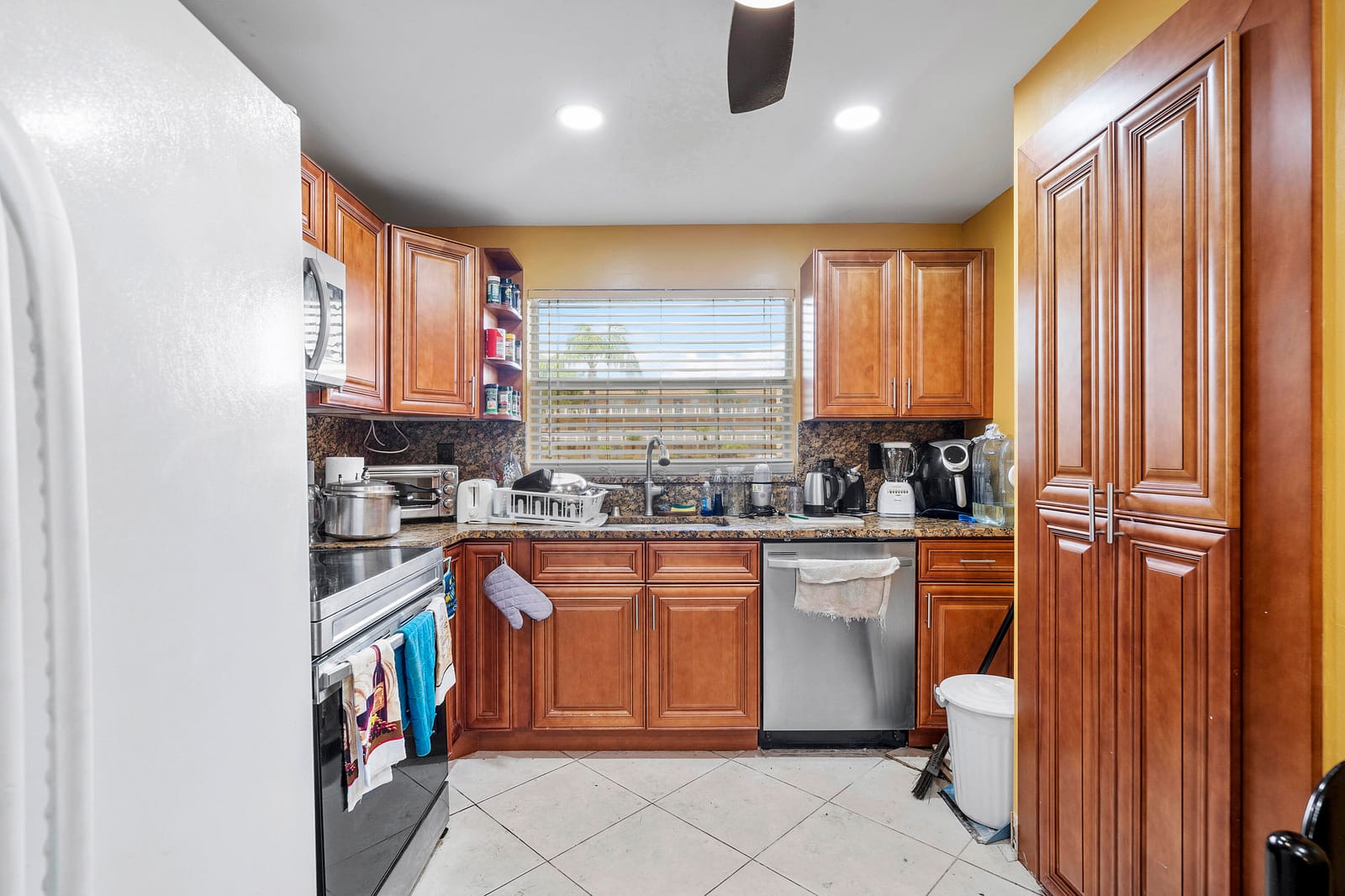 9221 Sunrise Lakes Boulevard 109 — photo 3