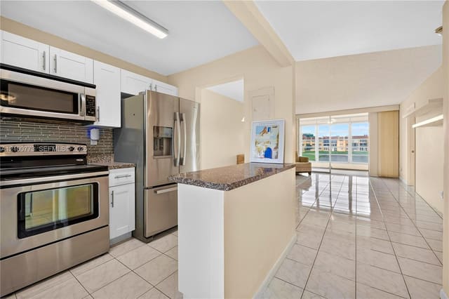 8901 Sunrise Lakes Boulevard 204, Sunrise, FL 33322