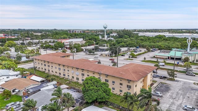1050 E SAMPLE Road 309, Pompano Beach, FL 33064