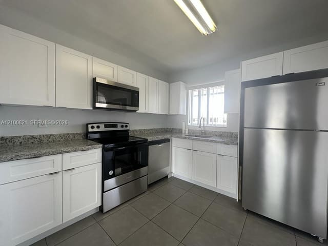980 NE 170th Street 212, North Miami Beach, FL 33162